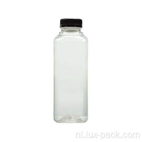 Transparante plastic drankfles met plastic drankje met dop